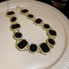 Aretes Redondos con Tachuelas de Diamante Cuadrado y Cadena Plateada, Cadena de Suéter Estilo Corte Vintage Francés, Exquisito Juego de Joyería de Alta Gama