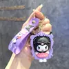 Llavero de Muñeca de Dibujos Animados Sanrio Kulomi, Colgante de Máquina de Bolas, Llavero Lindo para Bolsos, Pequeño Regalo al por Mayor
