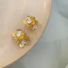 Sentido Táctil Tridimensional Rico Dorado Fresco Flor Oreja Mujeres Sin Agujeros en las Orejas Nicho Único 2025 Nuevos Pendientes