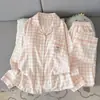 Tamanho Grande Em Estoque Conjunto de Pijama Xadrez Rosa Algodão Nuvem Bordado Gatinho para Mulheres, Gola Lapela, Primavera/Outono, Pode Ser Usado Fora de Casa, Conjunto para Casa