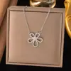 Estilo popular de celebridad de internet moda exquisito micro-pavimentado flor de cinco pétalos collar totalmente pavimentado con diamantes lujo ligero nicho sentido de alta gama para mujer cadena de clavícula joyería