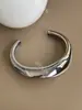 Mesmo estilo dos blogueiros ins japoneses e coreanos, pulseira robusta de abrir, sensação minimalista irregular, sensação de alta qualidade, pulseira de mão feminina, textura lisa