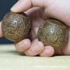 Agarwood Vietnamita Nogueira Peça de Mão Brinquedo Escultura em Madeira Masculina Bola de Saúde Artesanato Handebol de Madeira Suprimento ao Vivo