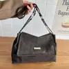 Bolsa tote transversal é popular este ano, versão coreana da moda camurça 2026 outono e inverno casual nova bolsa de ombro com corrente para mulheres