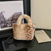 Bolsa balde de pelúcia estilosa e descontraída com um visual de alta qualidade, nova coleção outono 2026, bolsa de ombro/transversal chique e moderna