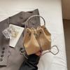 Bolso Pequeño de Moda de Nicho para Mujer Verano 2025 Nueva Moda Elegante Bolso Cruzado con Cadena Bolso Cubo para Viajes