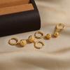 Pendientes de moda transfronterizos europeos y americanos con patrón de martillo irregular, personalidad femenina, hebilla de oreja de acero de titanio con baño de oro simple y combinable.