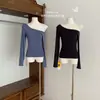 Top de otoño para mujer, ajustado, de manga larga, con hombros descubiertos y escote en la clavícula, hecho de tela Lyocell, en color azul marino
