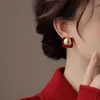 Pendientes Red Velvet Cuadrados Dorados Ovalados con Textura para Mujer 2025 Nuevo Estilo Popular Pendientes de Otoño e Invierno con un Toque de Lujo
