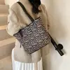 Bolso de Hombro Sencillo y Elegante Modelo Nuevo 2025 Gran Capacidad Moderno de Moda de Alto Valor Bolso Tote para Axila para Mujer