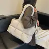 Bolsa de Grande Capacidade Feminina Outono/Inverno Versátil 2026 Nova Moda Bolsa de Ombro Único Senhora Fofa Jaqueta de Algodão Bolsa Tote para o Dia a Dia