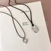 Colar minimalista com pingente geométrico de metal e cordão de cera, versátil e estiloso, design de gota d'água oca, corrente longa estilo corda para suéter e corrente para moletom