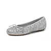 Sapatilhas da Moda Lantejoulas Estilo Fada 2,5cm Verão 2026 Novidade Bico Redondo Slip-On Sapatos de Vovó Sapatos de Couro