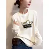 Camiseta de mujer de algodón puro de manga larga, estilo europeo, color marrón oscuro, hombros rectos, moderna y versátil, top favorecedor y elegante, adecuada como capa base