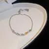 [Cadena de Diamantes Arcoíris] Pulsera de extracción de zircón trenzado en cruz, una pulsera lujosa y de alta gama, una pieza de joyería delicada y de moda