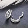 Pendientes de Cruz Geométricos de Lujo Microincrustados Moda Europea y Americana Hebilla de Oreja Exquisita Estilo Frío Pendientes de Gama Alta para Mujer