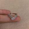 Anillo de diamantes rotos Xinghe con diseño irregular y apertura ajustable para mujer, ligero, de lujo, para celebridades de la alta sociedad.