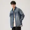 Roupas Masculinas Fengshe / Camisa Jeans com lavagem desgastada escovada à mão, lavagem pesada, estampa em degradê, estilo americano, jaqueta com bolso no peito para homens