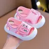 Sandálias de Verão Desenho Animado para Bebês de 1 a 4 Anos, Sapatos Macios para Crianças Pequenas (Meninos e Meninas), Bico Semi-Fechado, Sapatos de Praia Antiderrapantes