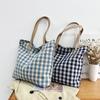 Bolso de lona a cuadros cuadrado al por mayor para mujer, de un solo hombro, estilo japonés, estilo coreano, de gran capacidad, pequeño, fresco, para estudiantes y viajeros.