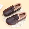 Zapatos tipo botín para mujer con forro polar, nuevos estilos de invierno 2026, zapatos de algodón, superficie suave, cálidos, antideslizantes, planos, zapatos de cuero de suela blanda, zapatos para mamá