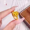 Anel de Cabacinha Escovado com Diamantes Banhado a Ouro, Mesmo Estilo dos Usados em Lojas de Ouro, Anel Versátil Único de Alto Padrão e Nicho Duradouro