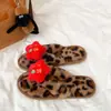 Nuevas Chanclas de Peluche con Estrella de Cinco Puntas de Dibujos Animados Lindas Estilo Caliente de Moda de Alta Apariencia Chanclas Nuevas de Suela Suave