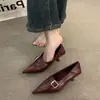 Mocasines rojos de tacón alto de nicho, de punta profunda, para mujer, zapatos planos de punta fina, colección otoño 2026, estilo de noche, adecuados para el trabajo, zapatos pequeños de cuero