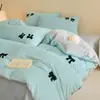 Novedad Invierno 2025 Juego de Cuatro Piezas de Cama de Terciopelo de Leche Bordado Toalla Sábanas Engrosadas Funda de Edredón Cama Sábanas de Cama Ropa de Cama de Terciopelo Coral