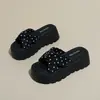 Elegante abrigo estilo hada con pantuflas de suela gruesa de alta gama 2026 para mujer, nuevas sandalias de verano, pantuflas de una tira estilo falda, a la moda
