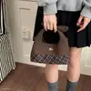 2026 Sensación Ligera Hombro Único Retro Nuevo Estilo Bolso de Mano Versátil con Bloques de Color para Mujer Bolso Cruzado de Nicho de Lujo Moda Otoño Invierno