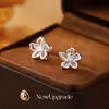 Brincos de Tarraxa Flor de Diamante Cintilante Vazados em Prata de Lei S925 para Mulheres, Brincos de Nicho de Luxo Leve, Acessórios de Orelha Versáteis para Mulheres, Novo Modelo 2026