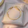 Pulseira Cruzada Europeia e Americana de Aço Titânio Nova, Não Desbota, para Mulheres, Fashion, Versátil, de Alto Padrão, Pulseira de Luxo Leve, Não Desbota