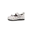 Zapatos de piel para niñas estilo coreano con puntera dividida de imitación y lunares, zapatos de princesa, nuevos modelos de otoño e invierno para niños, niñas pequeñas y niños mayores, mocasines