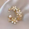 Broche de Perla y Flor Pin de Corsage de Alta Gama para Mujer Diseño de Nicho Lujo Elegante Accesorios Versátiles para Traje y Abrigo