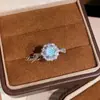 Anillos Cruzados de Corte de Fuegos Artificiales de Piedras Preciosas de Colores Más Vendidos en Transmisión en Vivo, Sensación de Lujo Ligero de Alta Gama, Anillos de Princesa Elsa Completamente Incrustados con Microdiamantes al por Mayor
