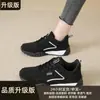 Nueva colección otoño/invierno 2026: zapatillas de mujer modernas y casuales para madres y mujeres de mediana edad, con suela suave, diseñadas para exportación