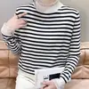 Tricô listrado de alta qualidade estilo coreano para primavera e outono, blusa básica feminina com gola de renda, suéter modelador para mulheres, adequado para usar como peça externa