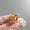 Anillo de Estilo Minimalista Chapado en Oro Real con Textura Irregular Hueca y Acabado Texturizado