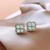 Moda color gelatina flor de cuatro hojas completo diamante circonita súper brillante pendientes diarios para ir al trabajo alta gama francés simple socialité