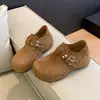 Nova coleção outono/inverno de Zhao Lusi de sapatos femininos estilo Birkenstock, totalmente fechados, com sola grossa, aumento interno de altura, solas macias antiderrapantes e design slip-on