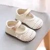 Sandalias tejidas caladas para niños 2026 Nuevo estilo Primavera y Verano Zapatos de malla con suela suave para niñas Zapatos de princesa transpirables y elegantes para niñas