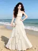 Nuevo vestido de tirantes de tarta de verano para viajar y vacacionar en Sanya, con un diseño entallado a la cintura que estiliza, es elegante y moderno.