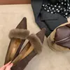 Primer Encuentro Temporada 2026 Nuevo Otoño Estilo Coreano Peludos Puntiagudos Bajos Zapatos de una Sola Pieza para Mujer Ocultos en Altura Zapatos de Commuting de un Paso