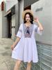 Vestido corto holgado de verano con cuello con cordones, estilo étnico, bordado, estilo fresco, blanco artístico.