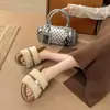 Nuevas pantuflas de algodón cómodas con forro de felpa para otoño e invierno 2026, suela gruesa, elegantes pantuflas gigantes peludas estilo Birkenstock para usar en exteriores