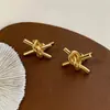 Diseño Minimalista Europeo y Americano, Pendientes Pequeños en Forma de Flor Retorcidos y Anudados, Pendientes Vintage de Alta Gama Exquisitos de Nicho con Aguja de Plata para Mujer