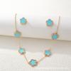 Conjunto de dos piezas CDD de collar y pendientes con cinco flores de ciruelo para mujer, de longitud media, moderno, de doble cara, con cadena de clavícula y flor de trébol de cuatro hojas.
