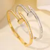 Nuevo Estilo Personalizado Estilo Coreano Tarjeta Hogar Uña Pulsera Completa de Circonio Baño Lujo Ligero Bolso de Gama Alta Pulsera de Acero Inoxidable Versátil