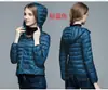 2019 Nueva Chaqueta Ligera de Plumas con Capucha para Mujer, Ropa de Temporada Intermedia, Clearance, Corta Coreana para Mujer, Relleno de Plumas de Pato Blanco, Ropa Ligera para Mujer